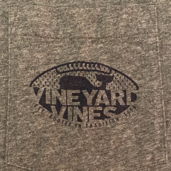 NWT men’s Vineyard Vines shirt. - Picture 2 of 4